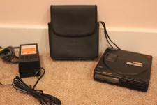 Sony D-99 Discman 1-bit DAC Portable CD Player + Original  Case and Power Supply