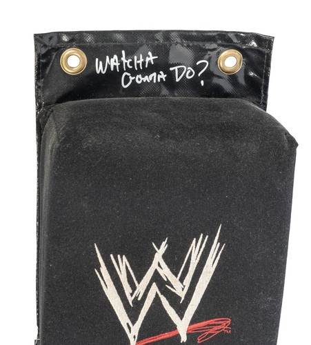 Original WWE Hulk Hogan Hand Signed Event Used Scratch Logo WWF Turnbuckle Pad - Picture 3 of 10