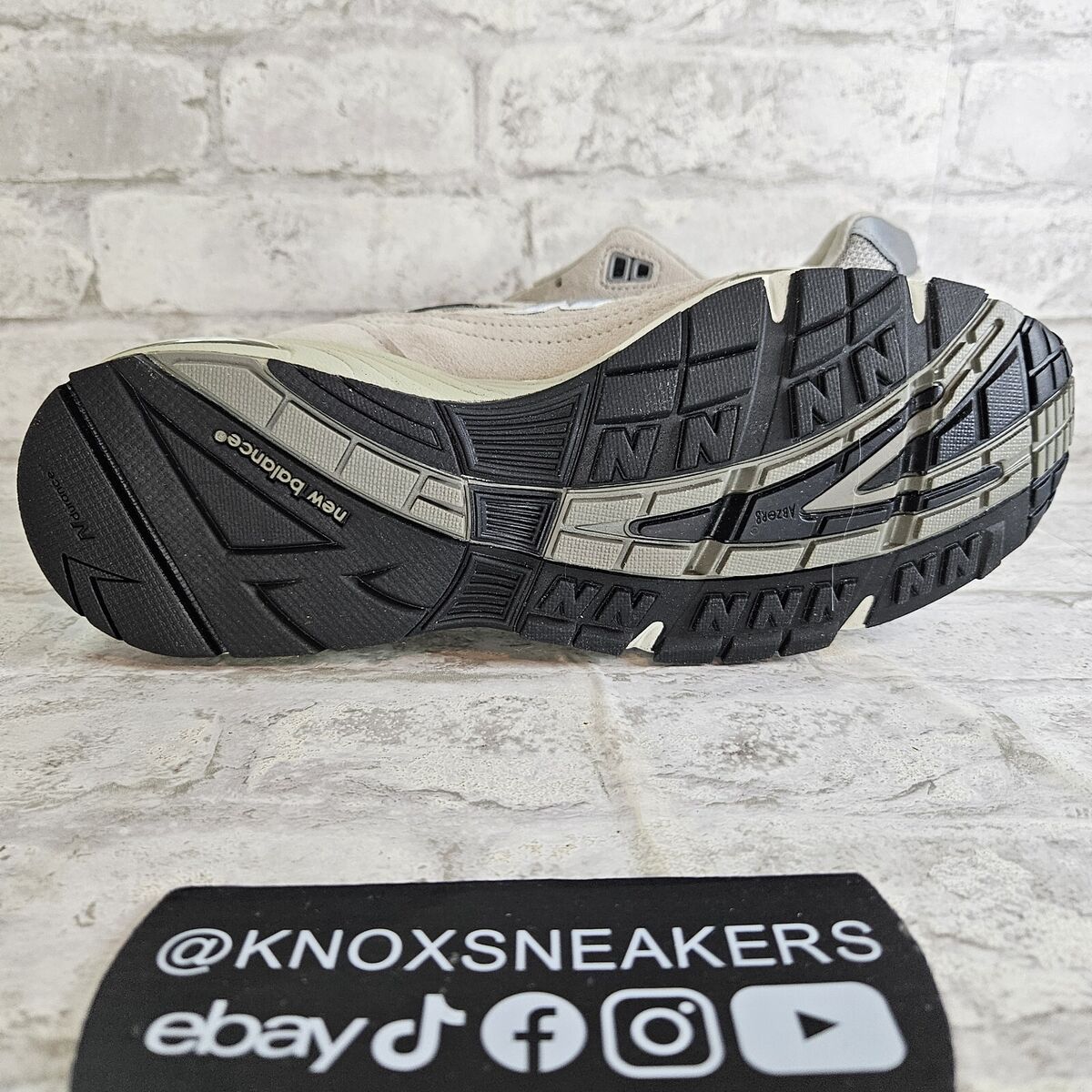 New Balance 991 Made in UK Grey White Sneaker W991GL Women's New Balance 991 Made in UK Grey White Sneaker W991GL Women's