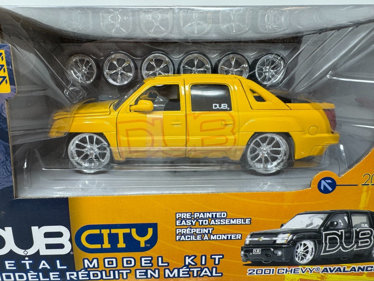 Jada Dub City 2001 Chevy Avalanche Yellow Metal Model Kit 1:24