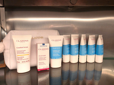 CLARINS Fresh scrub + Comfort Scrub - 7x 15ml + 1x 5ml  NEU + Tasche