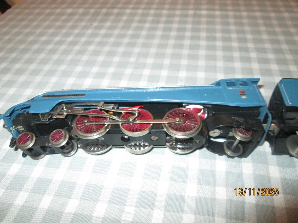 HORNBY DUBLO ?00 GAUGE 2 RAIL-4-6-2 A4  LOCO & TENDER--SIR MURROUGH WILSON-UNBOX - Image 4 of 4