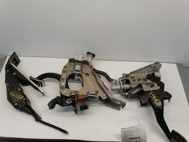 2010 NISSAN 370Z ACELERADOR FREIO A GÁS PEDAL DE EMBREAGEM CONJUNTO COMPLETO FABRICANTE DE EQUIPAMENTO ORIGINAL 2009-2020 - Imagem 2 de 4