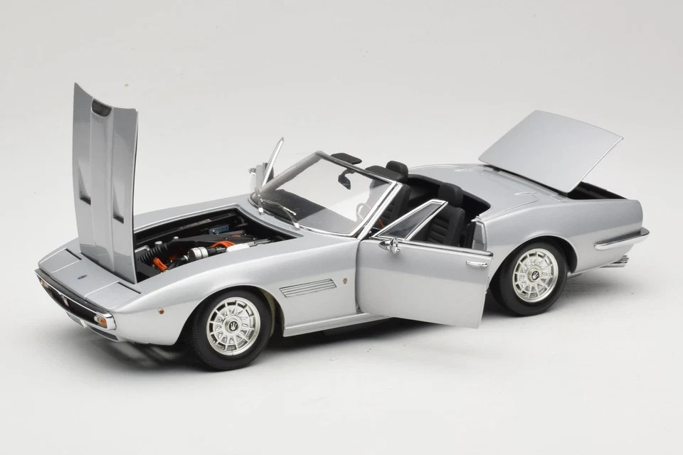 100122330 Maserati Ghibli Spyder Silver Minichamps 1:18 - Photo 2/4