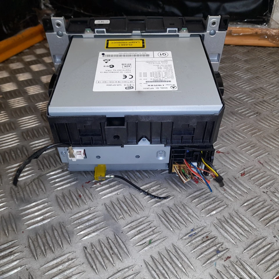 Mercedes B-Class 170 W245 Autoradio Radio CD Player A1698705894 - Immagine 4 di 4