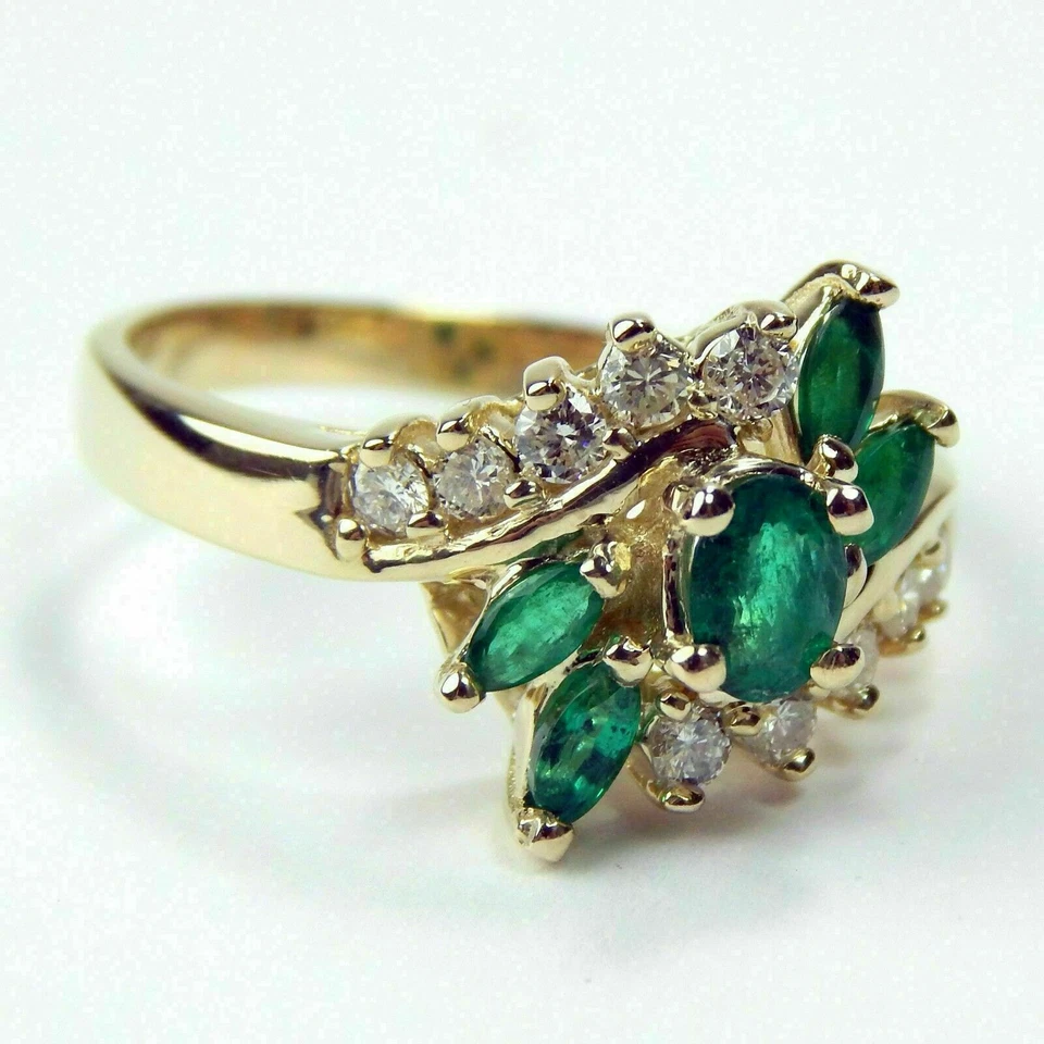 Обручальное кольцо из желтого золота 14 карат с овальным муассанитом и зеленым изумрудом 2,50 карата - Изображение 4 из 4