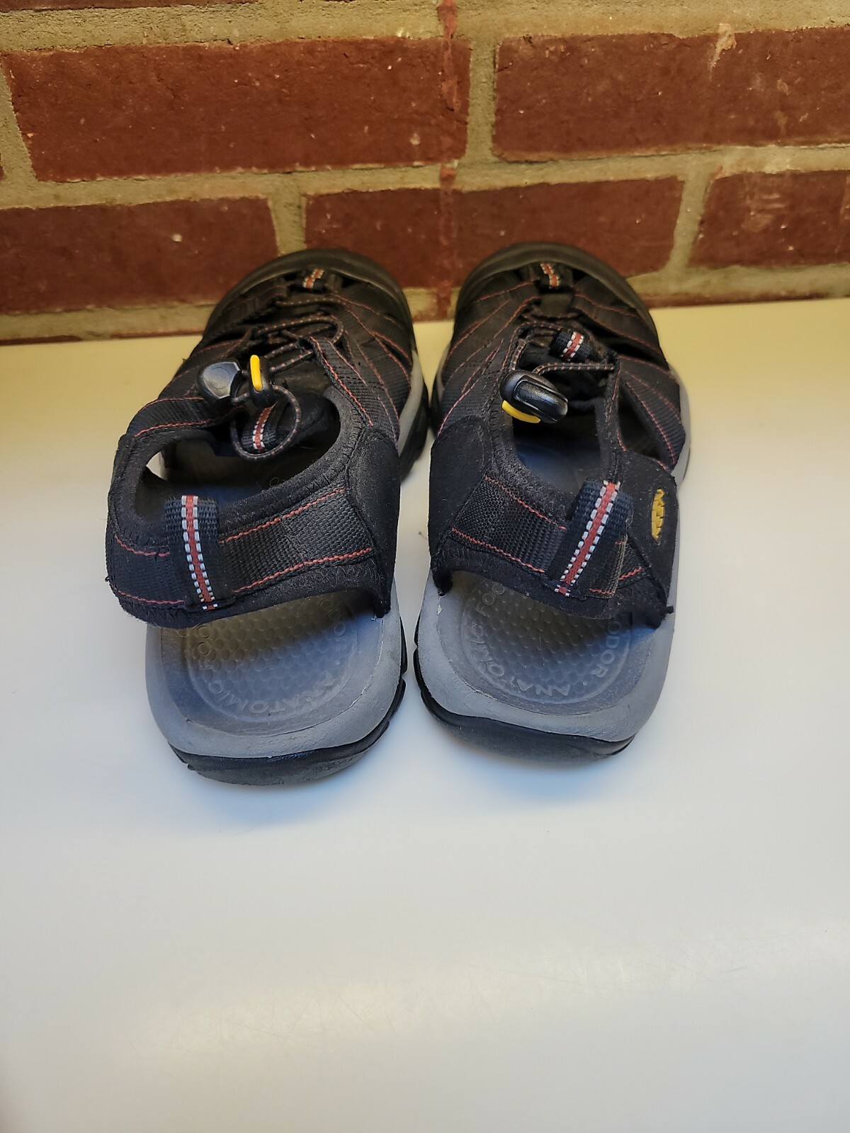 Keen Newport H2 Waterproof Mens Hiking Sport Sandals Shoes Closed Toe Size 8.5