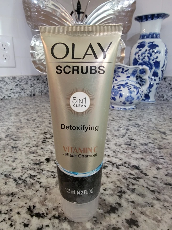Olay Scrubs Detoxifying Face Scrub Vitamin C Black Charcoal 4.2 oz - Image 2 of 2