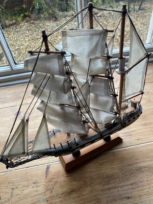 Simon Bolivar Segel Holzschiff 12'' lang / 12 1/2'' hoch Clipper Modell genäht