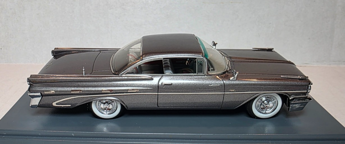 Neo Scale Models 1:43 1959 Pontiac Bonneville Sport Coupe
