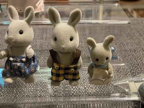 Vintage Sylvanian Families Babblebrook Grey Rabbits - all tails - Picture 4 of 10