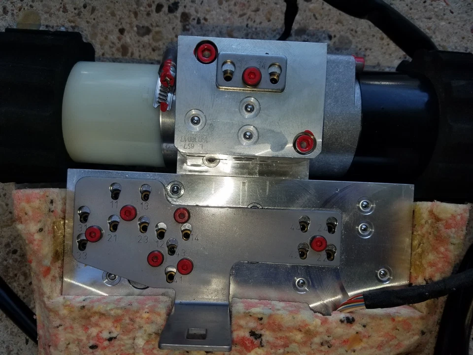 Motor de bomba hidráulica de teto conversível 2007 a 2013 BMW 335I 328i XDRIVE M3 - Imagem 2 de 4