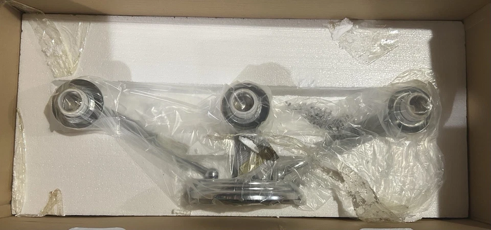 Tocador de baño Decor By Stiffel Chelsea de metales preciosos 3 luces cromado 26" LED nuevo Foto 3 de 4