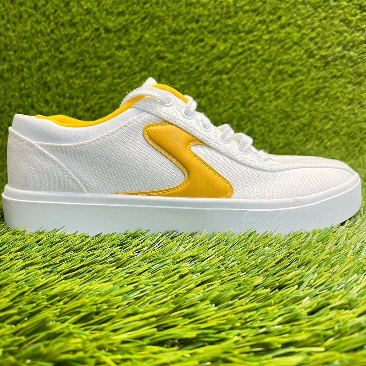 Skechers Eden LX Vintage Love Womens Size 8 White Yellow Athletic
