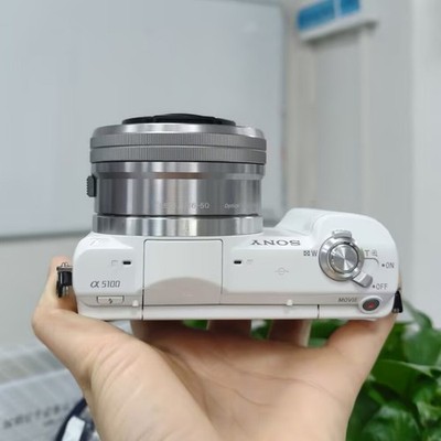 Sony Alpha a5100 Mirrorless Digital Camera 24MP White w/ 16-50mm