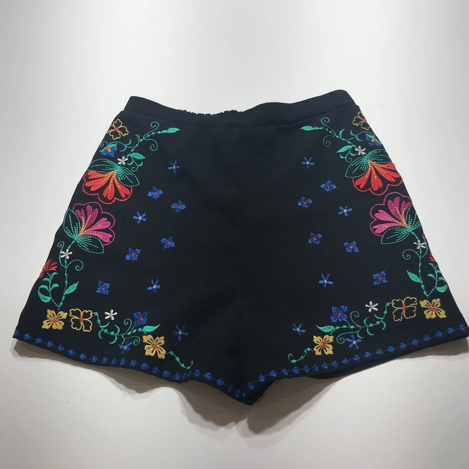 Pantalones Cortos Xhilaration Mujer Talla XS Negros con Colorido Floral Bordado Cintura Alta Foto 2 de 4