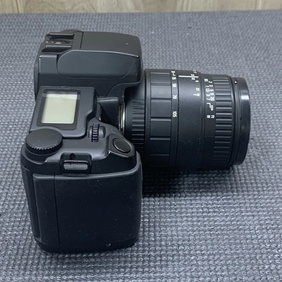 Paquete de cámara y lente Sigma SA-5 con zoom SIGMA 100-300 mm y convertidor Sigma AF Foto 2 de 4