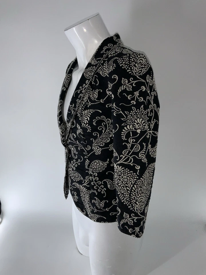 Jaqueta Cabi Blazer Feminina Tamanho 6 Preto Branco Floral Manga 3/4 312 EUA YGI T2-125 - Imagem 4 de 4