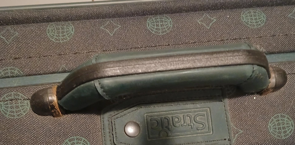 Koffer Marke Stratic gebraucht 75/55/22 cm schwarz/grünen Muster ohne Schlüssel - Bild 3 von 4