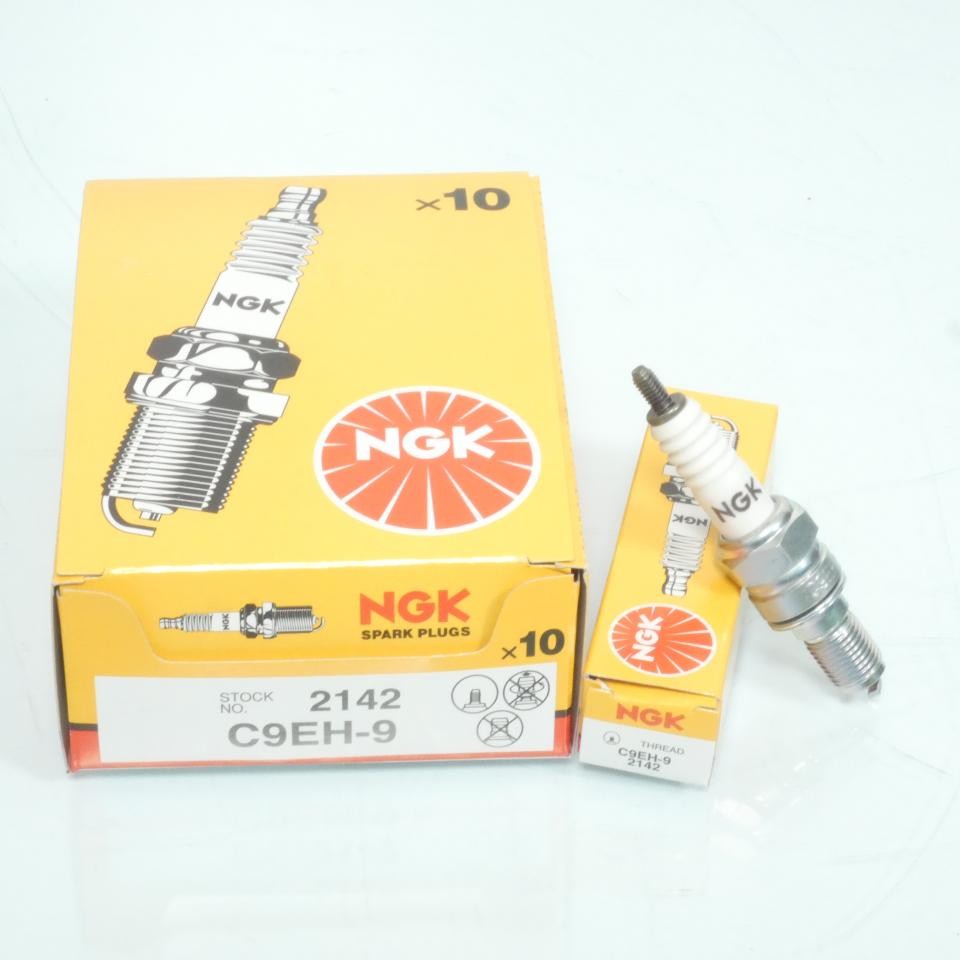 Bougie d'allumage NGK pour résoudre les ratés moteur Honda CBR 900 RR SC33