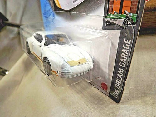 2021 Hot Wheels #16 HW Dream Garage 1/5 '96 PORSCHE CARRERA White w/Gray AD Sp - Picture 4 of 5