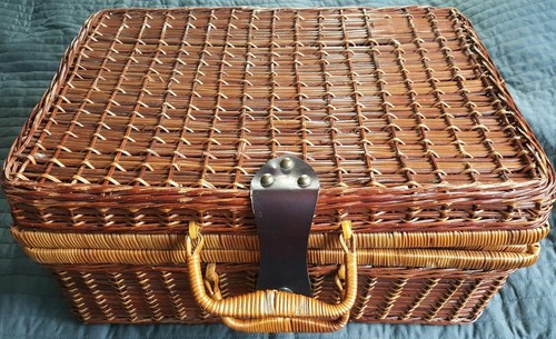 picnic basket Rattan antique collectors 