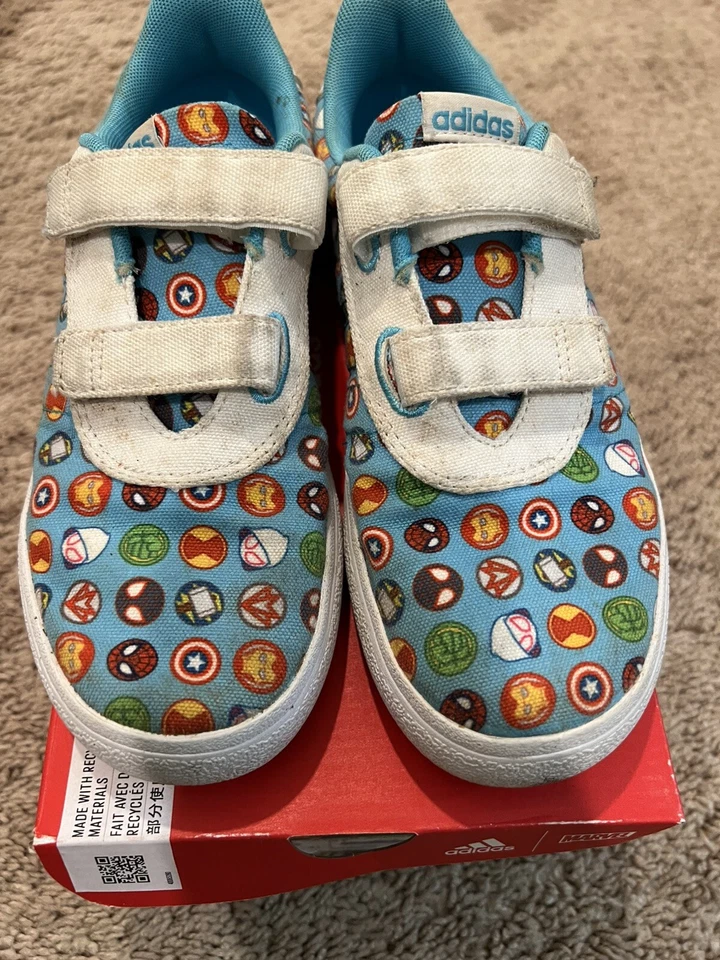 Talla 3 NIÑOS Adidas MARVEL Superhéroe Vengadores Spiderman Gwen Iron Man Hulk Zapatos Foto 3 de 4