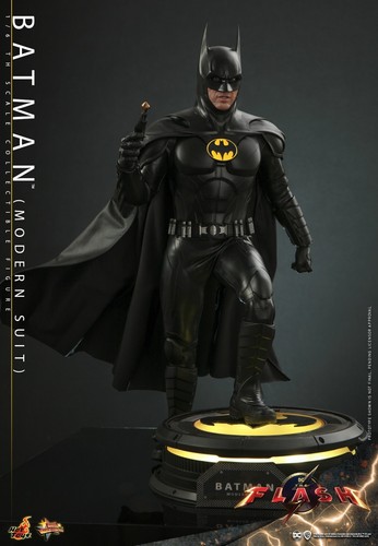 Ready ship New Hot Toys MMS712 The Flash - 1/6th scale Batman (Modern Suit) - Picture 13 of 13