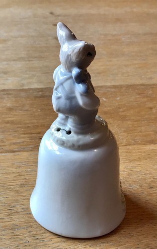 Adorable Vintage Easter Bunny Ceramic Bell. BEAUTIFUL DETAIL. LOVELY CONDITION - Picture 4 of 14