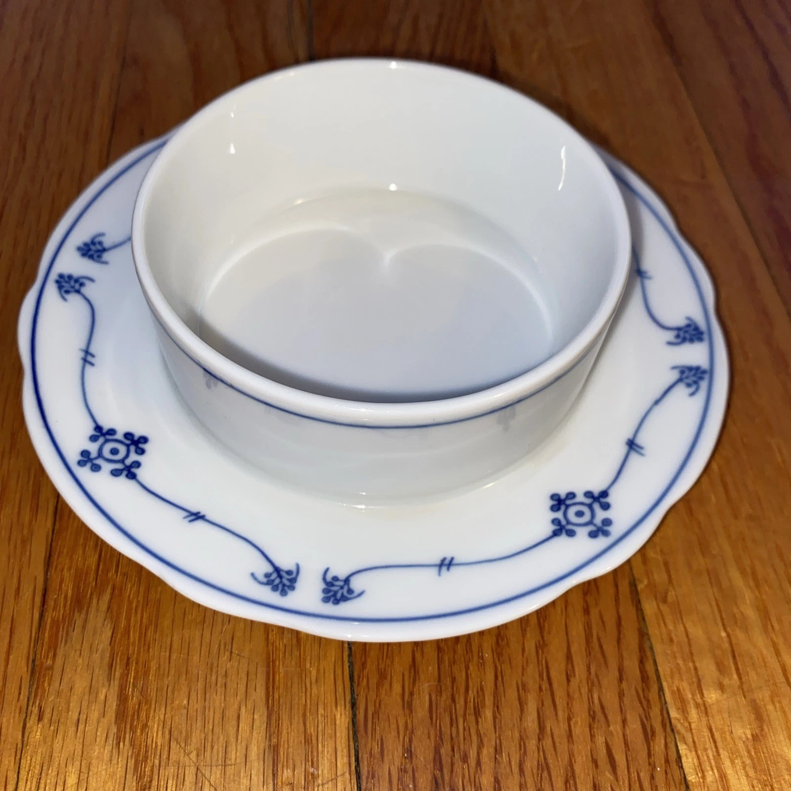 PM Bavaria Moschendorf Blue & White Strawflower Butter Dish