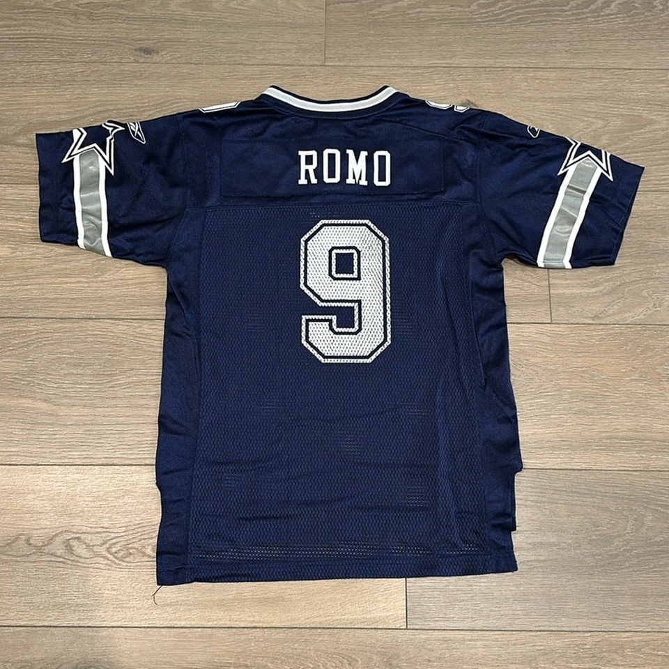 Camiseta deportiva REEBOK NFL azul de los Dallas Cowboys cuello en V Romo #9 para niños talla grande Foto 2 de 4