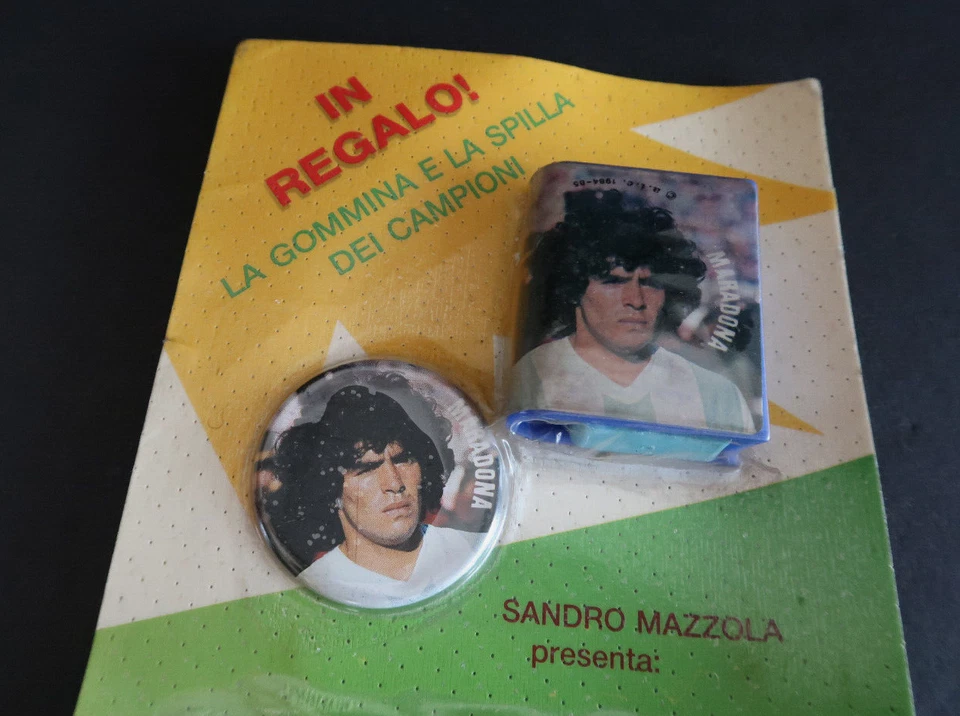 Diego Maradona Libro del Calcio 85-86 Gomme Pin's Naples Napoli Etat Neuf Foot - Photo 3/4