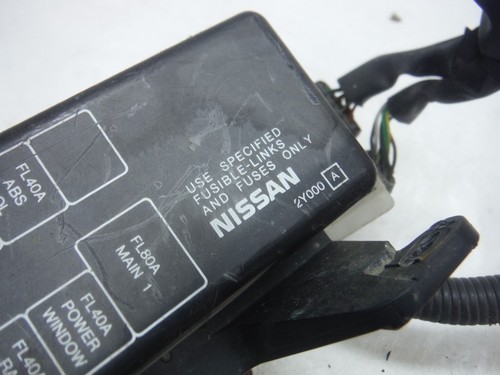 Nissan Máxima GXE 2001 compartimento del motor aire acondicionado relé de fusibles unión OEM - Imagen 9 de 10