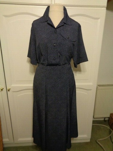 STYLEMASTER NAVY WITH WHITE SPOT SUIT UK 16 BRITISH MADE - Picture 2 of 11