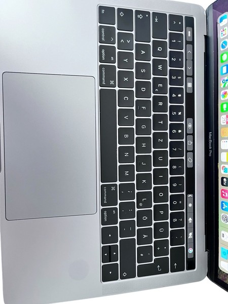 MacBook Pro 2019 13" - i5 8va Gen - 128GB SSD - Touch Bar - Bueno 2