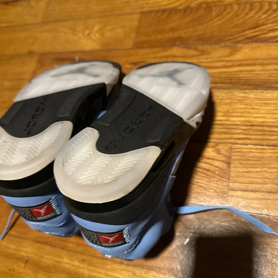 Air Jordan 5 Retro SE Mid UNC University Blue Sneakers Size 7.5 - Image 4 of 4