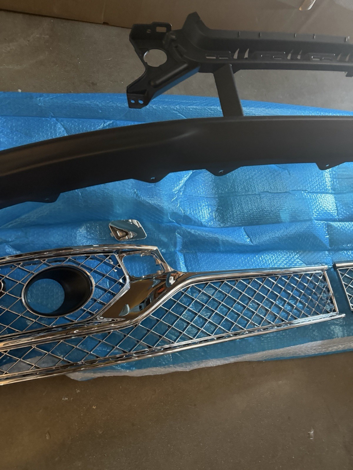 2020 2021 2022 Bentley Flying Spur Front Bumper Cover & Lower Grilles Set Chrome