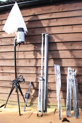 JOB LOT PHOTOSHOOT SET 300DI STUDIO FLASH STROBE & TRIPODS & BASEUS USB LIGHT