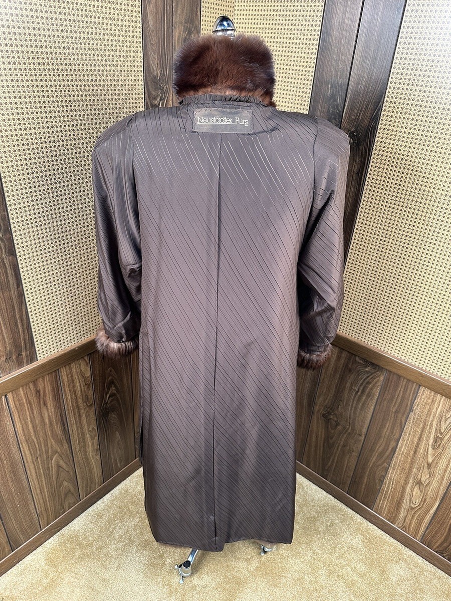 VINTAGE NEUSTADTER FURS 44