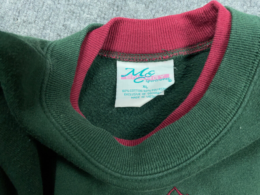 VTG 90s Green Flower Embroidered Mom Style Sweatshirt VTG 90s Green Flower Embroidered Mom Style Sweatshirt