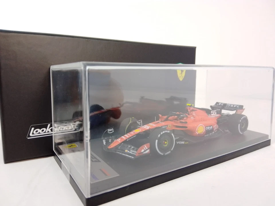 Looksmart Ferrari SF-23 #55 Carlos Sainz Jr winner Singapore 2023 1/43 LSF1054 - Immagine 3 di 4
