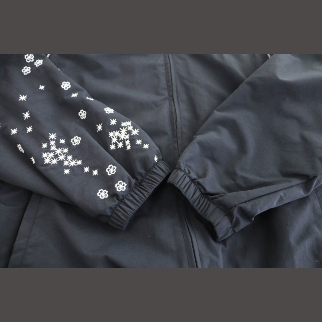 Supreme x AOI Sangyo 22SS Glow-in-the-Dark Track Jacket Glow Supreme x AOI Sangyo 22SS Glow-in-the-Dark Track Jacket Glow