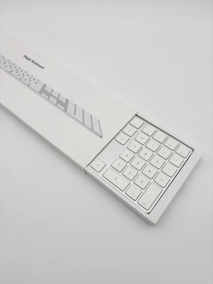 Apple Magic Keyboard Tastatur QWERTZ Deutsch Ziffernblock OVP A1843 Refurbished - Bild 4 von 4