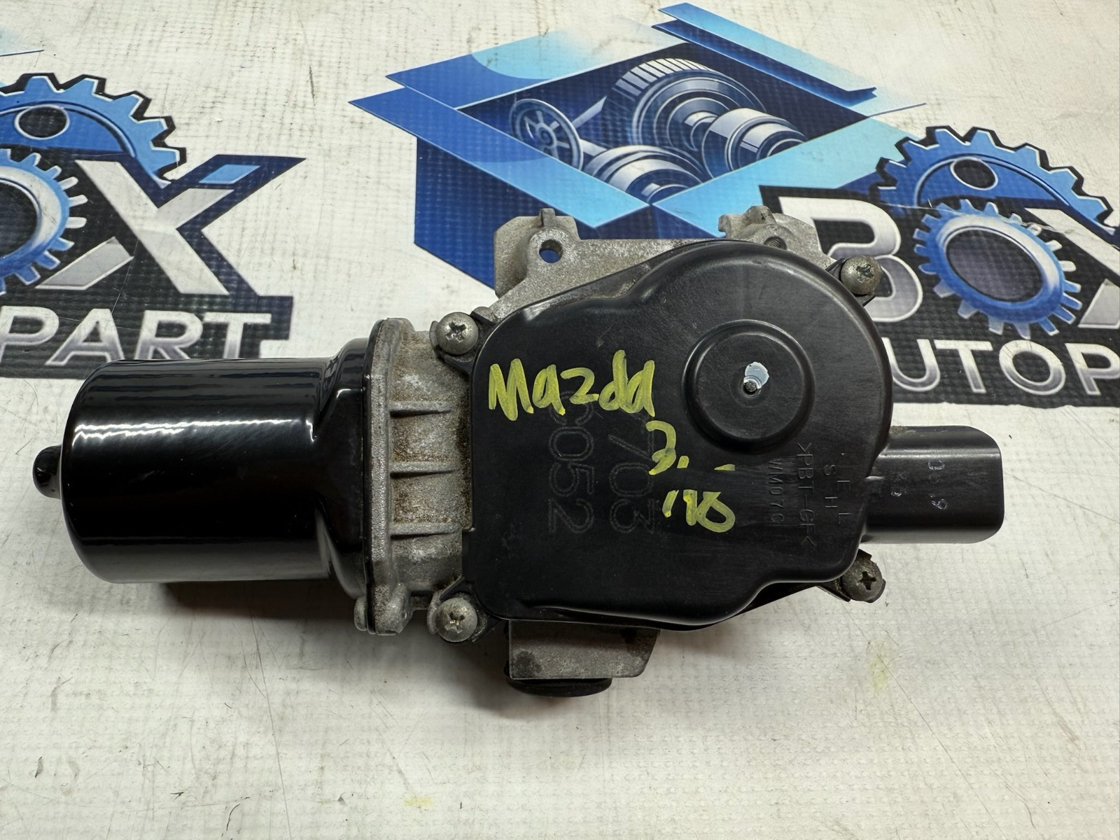 14-18 MAZDA 3 SEDAN FRONT WINDSHIELD WIPER WASHER OEM