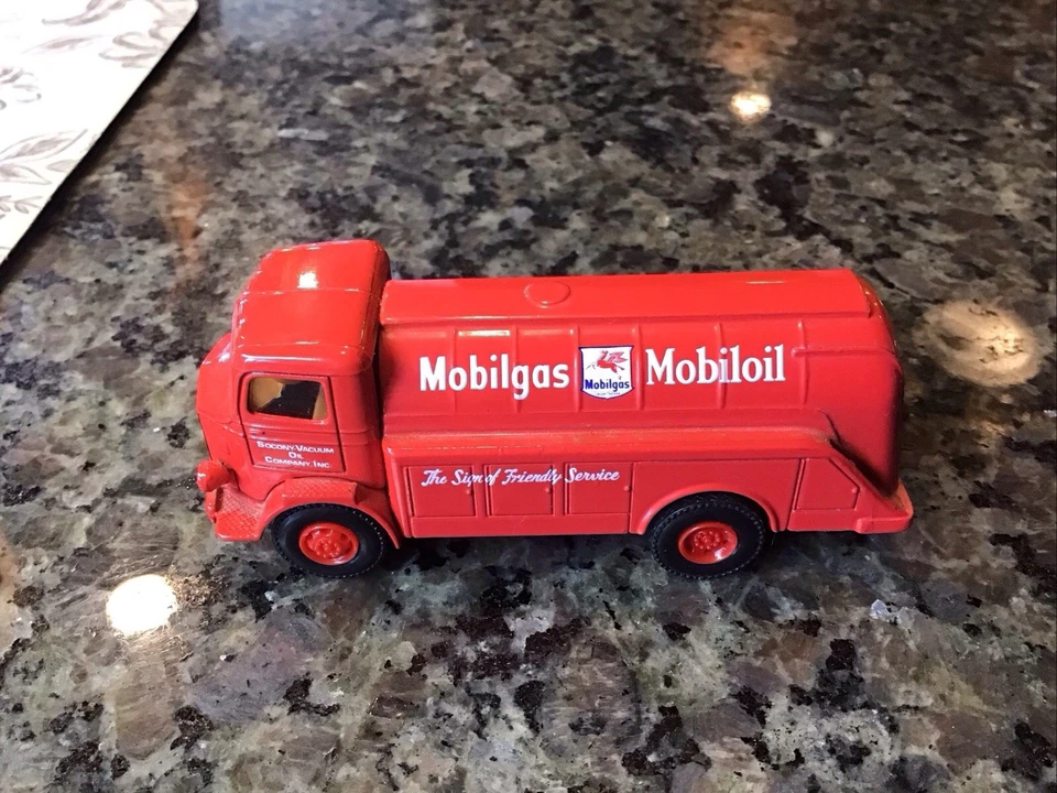 American Highway Legends AHL Mobil Gas Tanker Truck 1:64 Diecast SOCONY VACUUM - Image 3 of 4