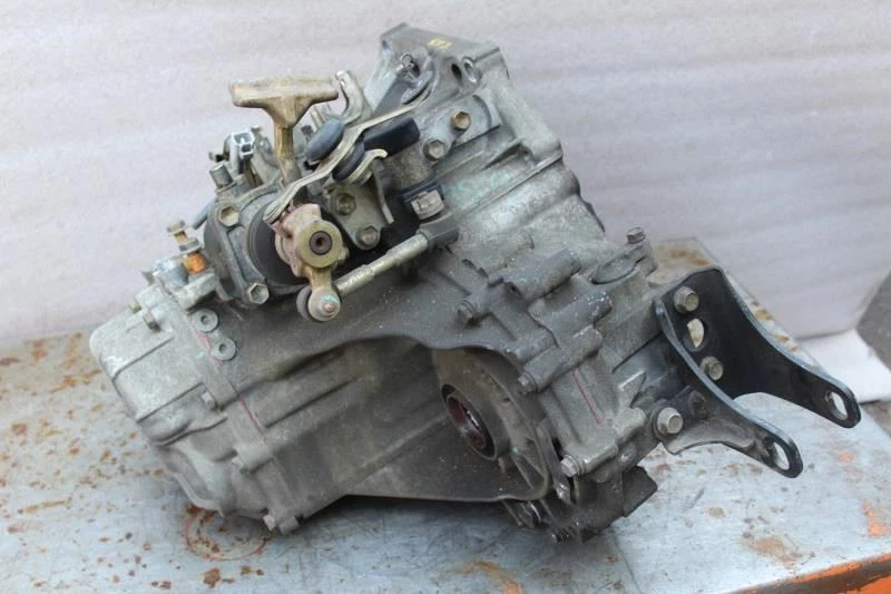 Toyota MR2 2000 transmisión manual bloqueo deslizante limitado 191 k millas 30300-17223 Foto 3 de 4