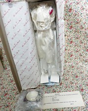 NRFB DANBURY MINT PRINCESS DIANA ROYAL WARDROBE COLLECTION BEIGE SUIT
