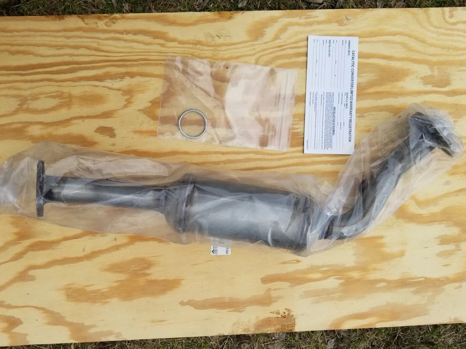 Convertidor catalítico de ajuste directo Pacesetter 324164 para Nissan Frontier/Xterra 3,3 L Foto 3 de 4