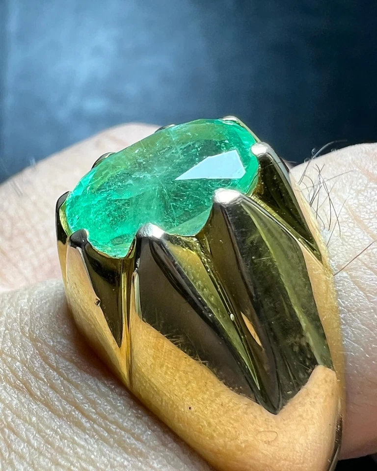 Piedra preciosa esmeralda con anillo hecho a mano enchapado en oro de 14k para regalo de hombre para él Foto 2 de 4