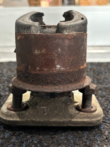 OEM Ford Motor Mount for Cummins Diesel Engine F3HT-6096-CB - Picture 4 of 7